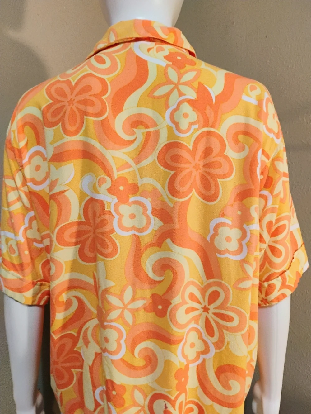 A Hint Of Blush Retro Printed Button-Up Shirt - Picture 4 of 7
